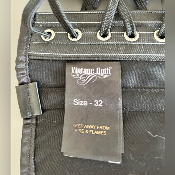 Vintage goth corset - Picture 8 of 8